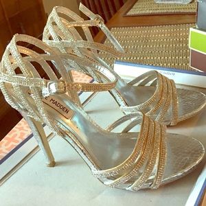 Steve Madden (size 8.5US)